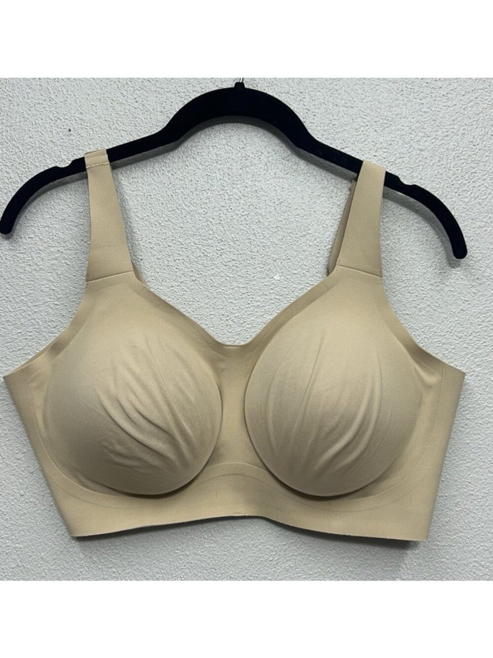 Evelyn & Bobbie "The Beyond Bra" Size Large Beige Nude Seamless Padded Wirefree